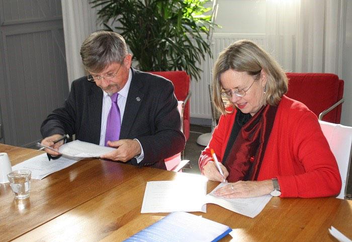 IOM and PUM sign agreement